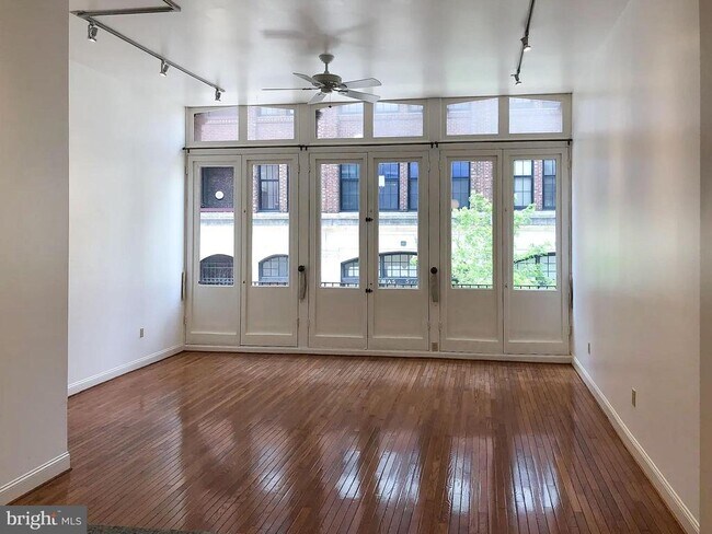 Building Photo - 261 N 3rd St