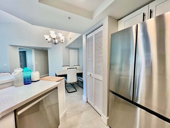 Building Photo - 2033 SE 10th Ave