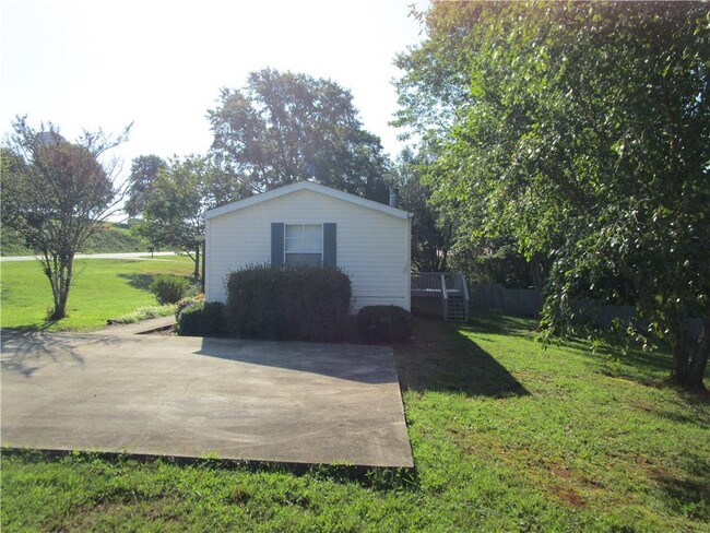 Building Photo - 6698 Clermont Hwy