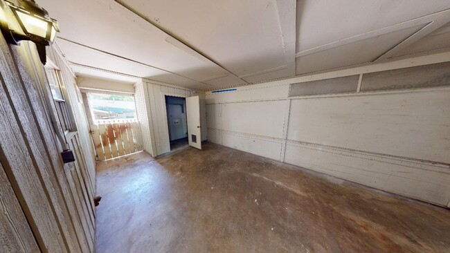 Building Photo - W. Terrace Drive 3115