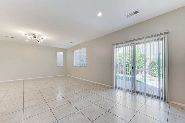 Building Photo - House For Rent! 4 beds, 3 baths Community ...