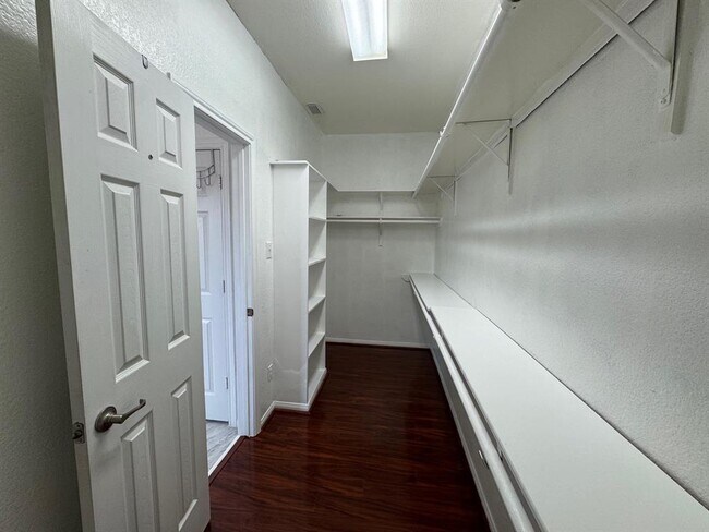 Building Photo - 24423 Hampton Lakes Dr