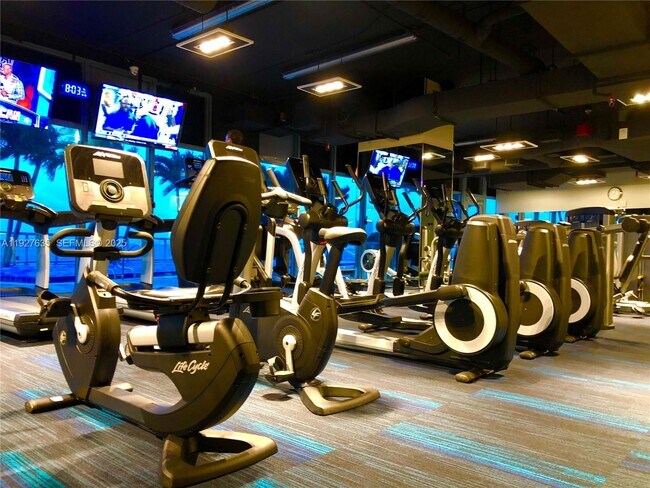 Building Photo - 601 NE 36th St