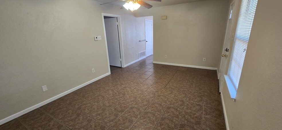 Building Photo - 591 Bosque Bend Ln