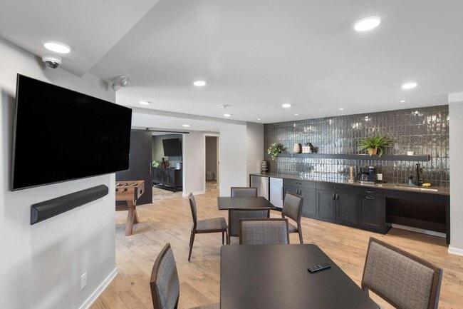 Building Photo - 20 NE 2nd St