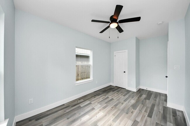 Building Photo - 7502 Sandle St