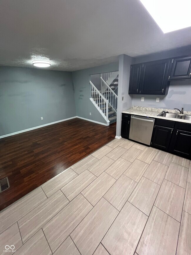 Building Photo - 9445 Timber View Dr