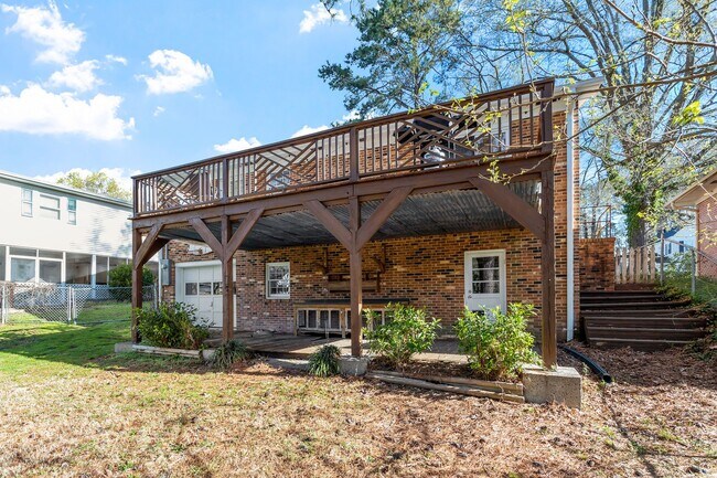 Building Photo - Charming 3 Bed, 2 Bath on Ward Street, Close to Universities
