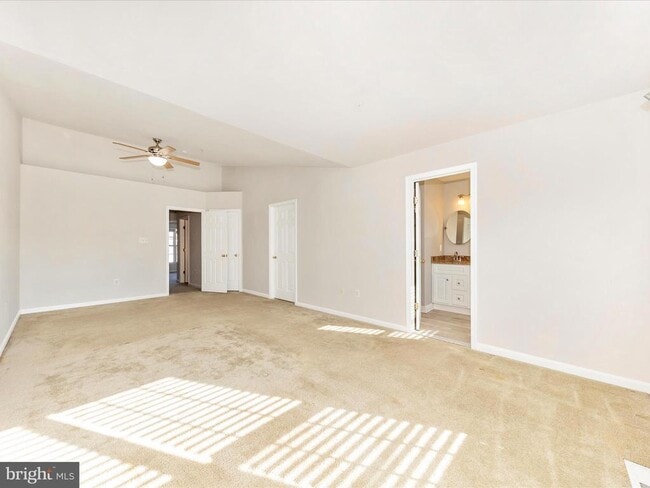 Building Photo - 2103 Paxton Terrace