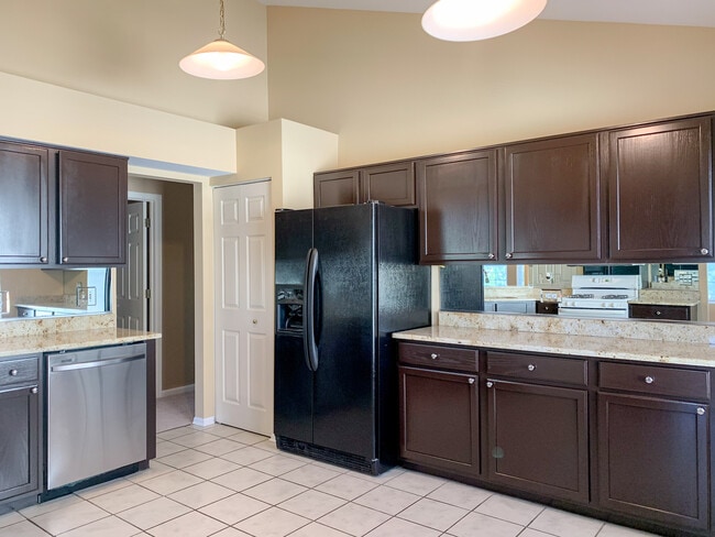 Building Photo - 2905 Stonewater Dr