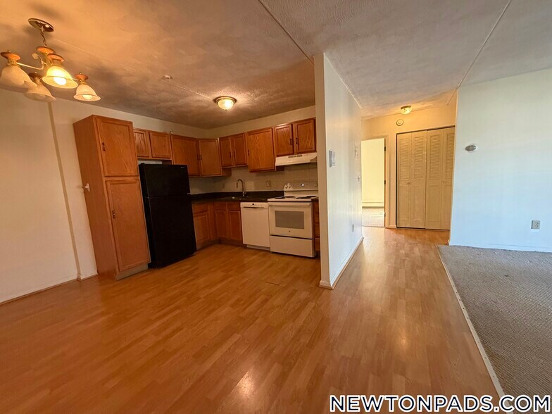 Building Photo - 175 Adams St