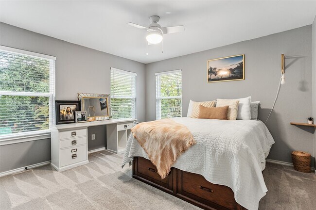 Building Photo - 5325 Cambridge Ct