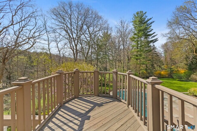 Building Photo - 32 Buttonball Ln