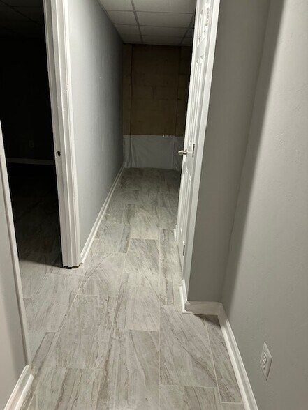 Building Photo - 2731 Larkspur Dr SE