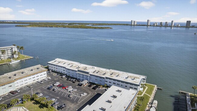Building Photo - 100 Shore Ct