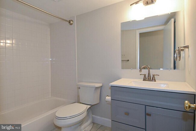 Building Photo - 3302 Woodburn Village Dr