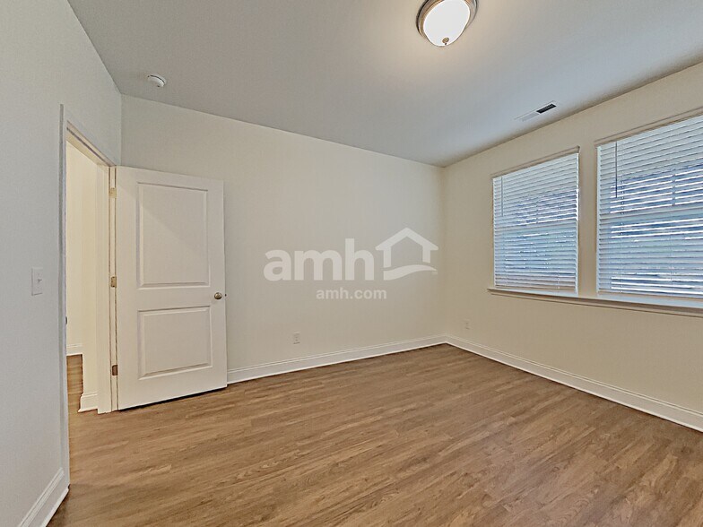 Building Photo - 216 Glenwood Dr
