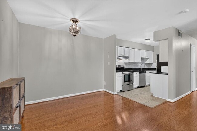 Building Photo - 8358 Dunham Ct