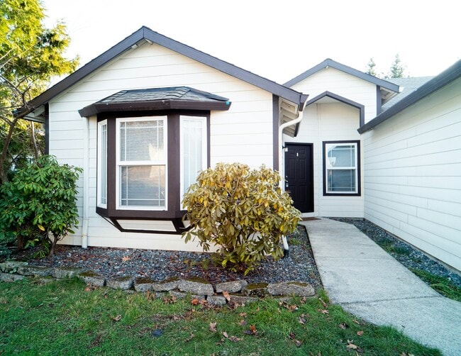 Building Photo - 16901 SE 6th St