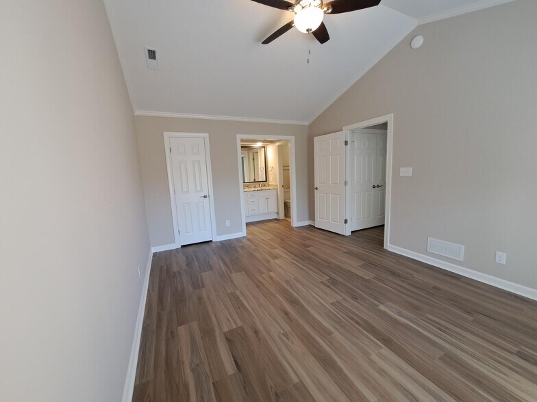 Building Photo - 616 Croston Dr