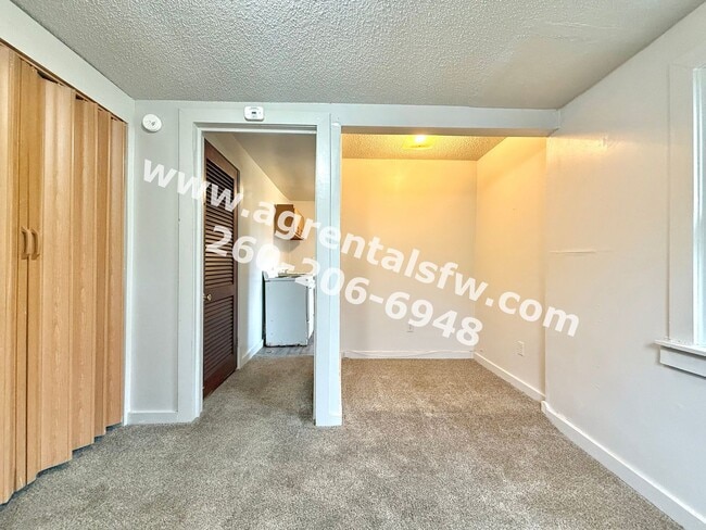 Building Photo - 1 Bedroom House - $200 off First Months Rent