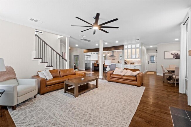 Building Photo - 104 Hazeltine Dr