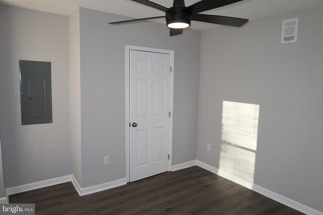 Building Photo - 2833 Brendan Ave