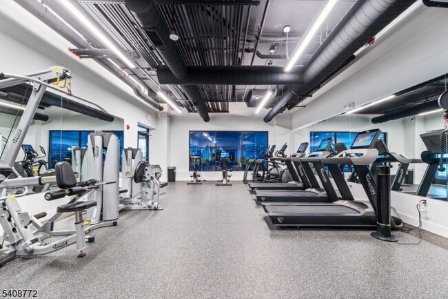 Building Photo - 321 E 3rd St