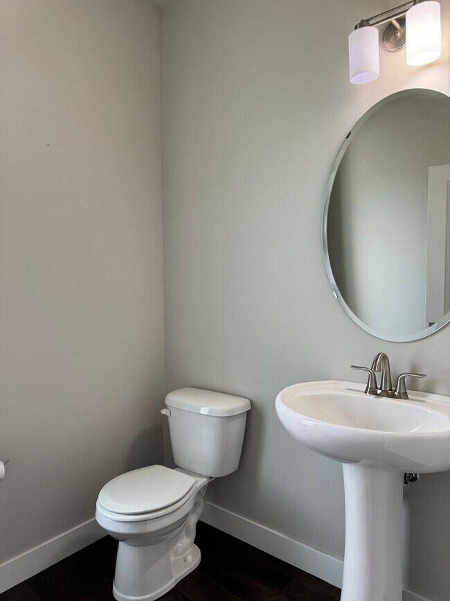 Building Photo - Wonderful Central Kitsap 4 bedroom in Village View neighborhood...now available