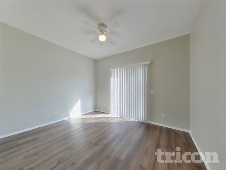 Building Photo - 1734 W Ave H 1