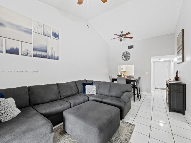 Building Photo - 3868 Carambola Cir N
