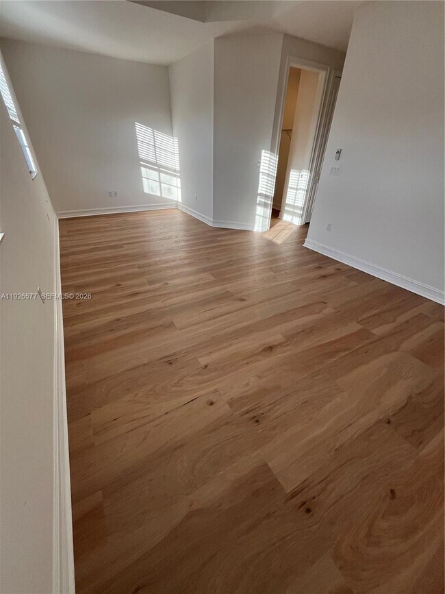 Building Photo - 115 Riverwalk Cir E