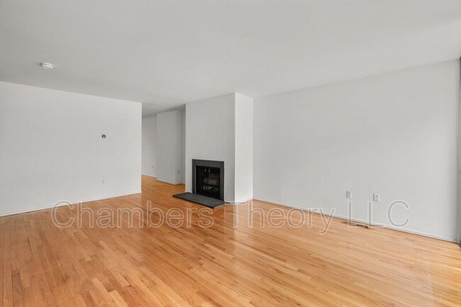 Building Photo - 11593 Maple Ridge Rd