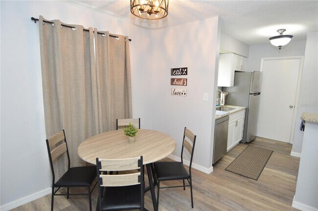 Building Photo - 8754 Mallard Reserve Dr