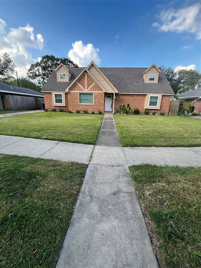 Building Photo - 5730 Cartagena St