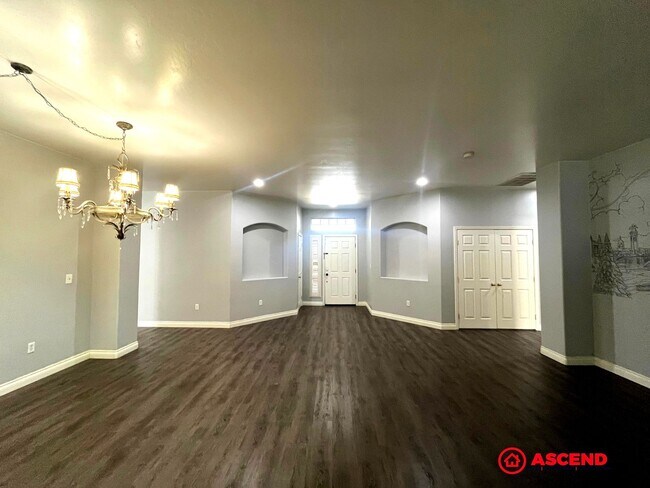 Building Photo - Beautiful 4 Bedroom Home in the Southwest!