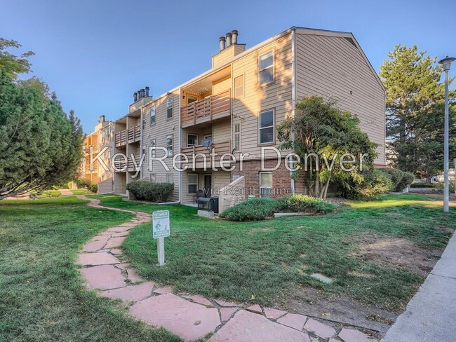 Building Photo - 7665 E Eastman Ave