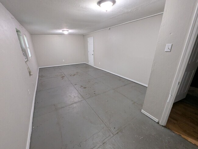 Building Photo - Spanish Lake Stunner