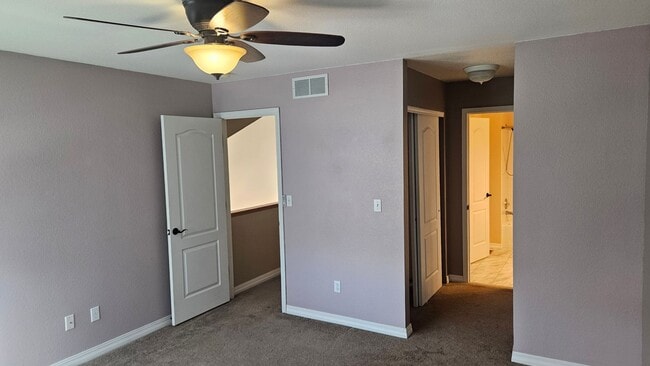 Building Photo - Cute 2 Bed Townhome in Southeast Fort Collins