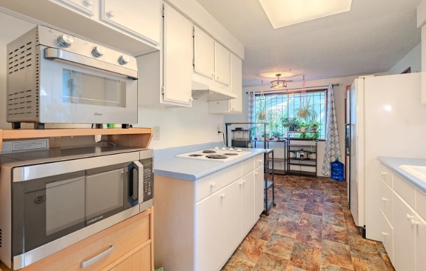 Building Photo - 608 NE Pinebrook Ave