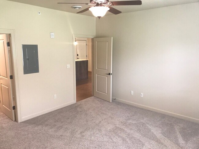 Building Photo - 2724 Bobcat Dr