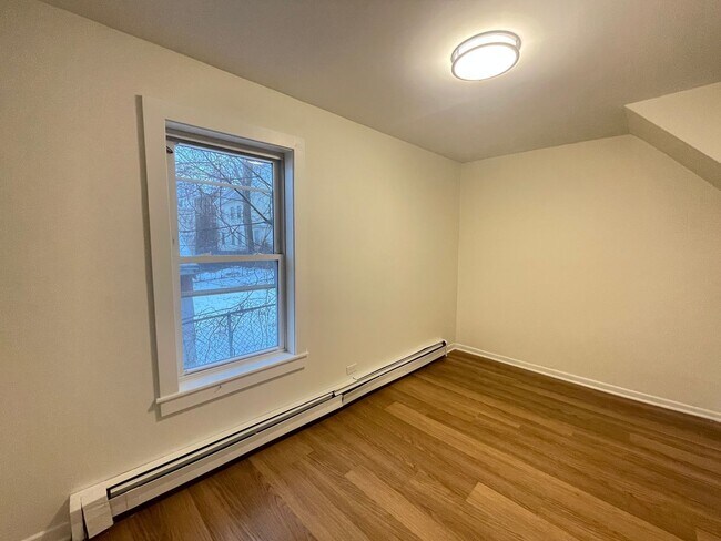 Building Photo - 33 Malvern St