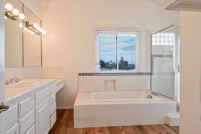 Building Photo - 2412 Via Marina