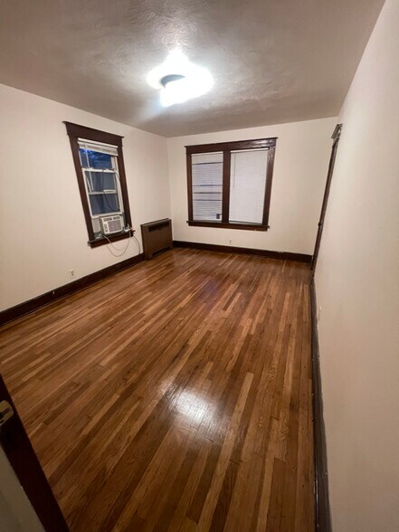 Building Photo - 734 Riverside Dr