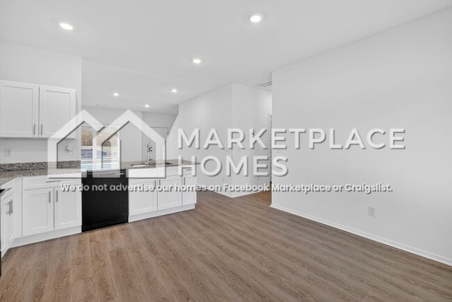 Building Photo - 2644 E Gila Wy