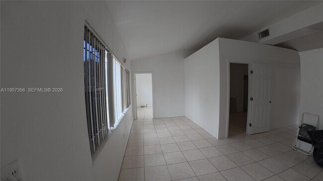 Building Photo - 14931 NE 7th Ct