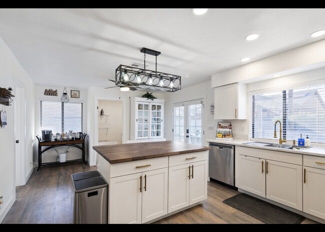 Building Photo - Fully Furnished Executive Rental in Las Vegas | Adjacent to Premier Golf Course | Pre-Leasing for...