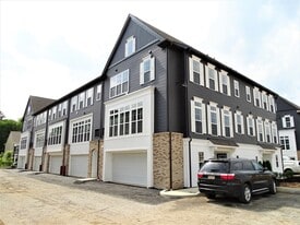 Building Photo - 320 Mayer Pl