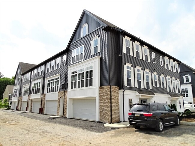 Building Photo - 320 Mayer Pl