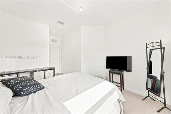 Building Photo - 25540 SW 108th Ave